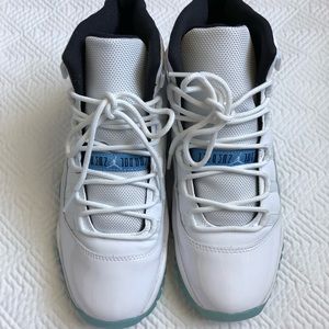 Air Jordan 11 Retro Legend Blue